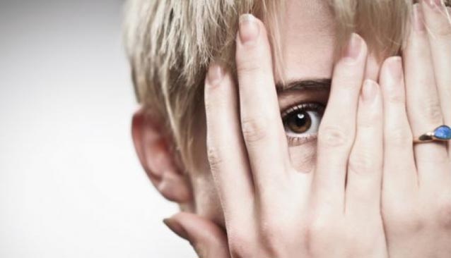 Ciencia_mujer_sonroja_destacada